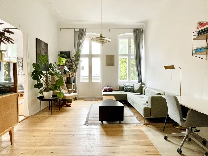 (Befristet für 1 Jahr) Große, sonnige 2-Zimmer-Wohnung im Schillerkiez — photo 1